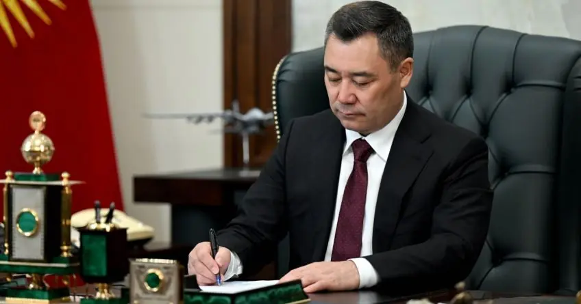 Кыргызстан выделит 8,5 млрд сомов на учебники и введет QR-маркировку